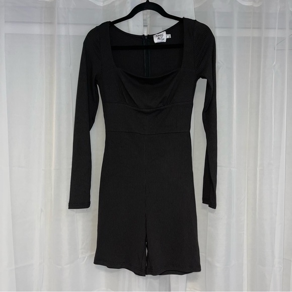 Princess Polly Sara Romper - Picture 2 of 5